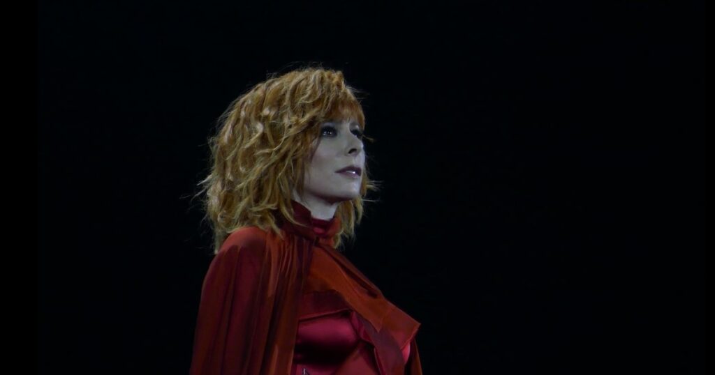 Mylène Farmer sur scène à Paris La Défense Arena